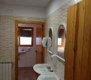 In-room Bathroom 6 Albergue de Cretas