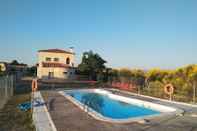 Swimming Pool Albergue de Cretas