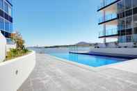 Swimming Pool Accommodate Canberra - Lakefront