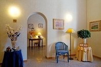 Lobi Hotel Villa Tirreno