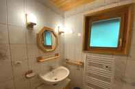 In-room Bathroom Le Fishing Lodge