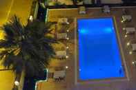สระว่ายน้ำ Hotel Rumana