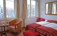 Bedroom 2 Amsterdam House Hotel