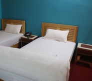 Kamar Tidur 6 Hotel Young's Stupa