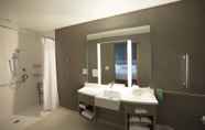 In-room Bathroom 3 SpringHill Suites by Marriott Athens Downtown/University Area