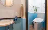 Toilet Kamar 5 Kariyushi Condominium Resort Ginowan CASa N.Y