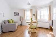 Common Space Stay In Cardiff Canton St. John's Court Apartment