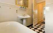 Toilet Kamar 3 Villa Ruth