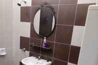 In-room Bathroom Khalish Homestay