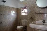 Toilet Kamar Githmini Beach Guest House & Toures