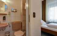 In-room Bathroom 5 Centro Hotel Arde