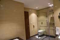 In-room Bathroom Lemon Tree Hotel Siliguri