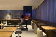 Bar, Kafe, dan Lounge J Hotel