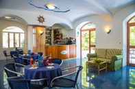 Bar, Cafe and Lounge Hotel La Mandorla