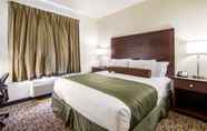 Kamar Tidur 6 Cobblestone Hotel & Suites - Victor