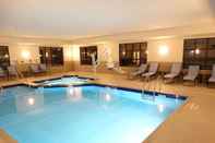 สระว่ายน้ำ Best Western Plus New Richmond Inn & Suites