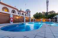 Swimming Pool Hostal Alhambra