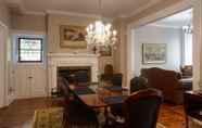 Lobby 6 Sir Isaac Brock B&B Luxury Suites