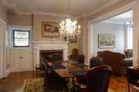 Lobi Sir Isaac Brock B&B Luxury Suites