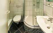 In-room Bathroom 7 CityHotel Stolberg