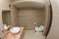 Toilet Kamar Hotel Rolovi