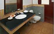 In-room Bathroom 6 Alwar Bagh Sariska by Aamod