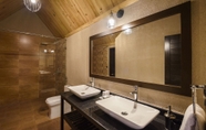 In-room Bathroom 3 Stone Wood Resort