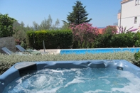 Entertainment Facility Luton Apartments, Zadar - Kozino, Heated Pool & Hot Tub