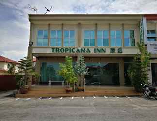 Bên ngoài 2 Tropicana Inn