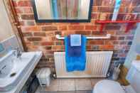 In-room Bathroom The Old Manor House B & B