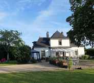 Luar Bangunan 2 Chambres d'Hotes Du Haut Anjou