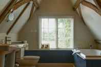 In-room Bathroom Fritton Arms Collection