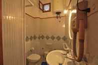 In-room Bathroom Canneto Beach