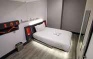 Bedroom 4 easyHotel Sheffield