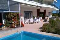 Swimming Pool Villa Ayrault