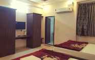 Phòng ngủ 6 Hotel Surya Mahal