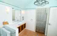 In-room Bathroom 4 Beach House Cairns