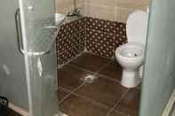 Toilet Kamar Downtown Inn