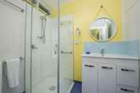 Toilet Kamar Kooyong Apartment 1