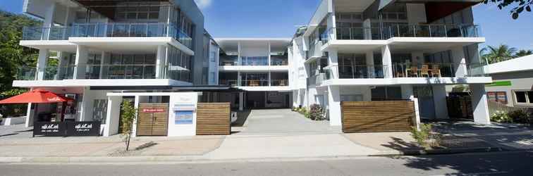 Bangunan Maggies Beachfront Apt. 3