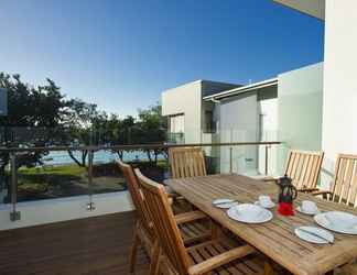 Kamar Tidur 2 Maggies Beachfront Apt. 8