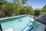 Swimming Pool Shipwreck Sands