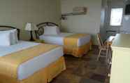 Bedroom 7 American Safari Motel
