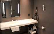 Toilet Kamar 7 AC by Marriott Salt Lake City Downtown