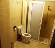 In-room Bathroom 7 Hotel Salama
