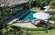 Kolam Renang 2 Wave House surf camp - Hostel