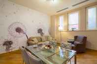 Ruang untuk Umum Elegant Flat at Municipio by Napoliapartments