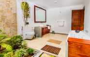 Phòng tắm bên trong 6 Villa Ronnaduwa