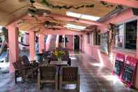 Lobi Dolphins Beach House - Hostel