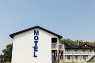 Exterior Good Times Motel